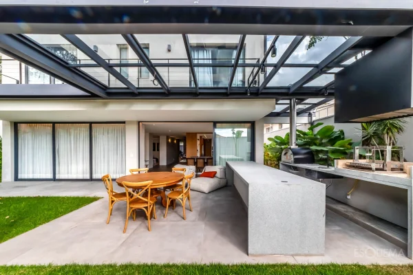 Casa com rooftop e projeto integrado no Alto de Pinheiros
