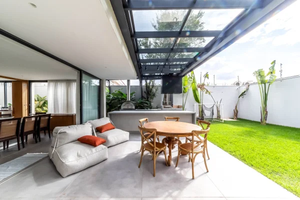 Casa com rooftop e projeto integrado no Alto de Pinheiros