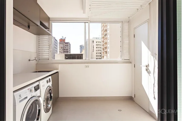 Em edifício Ruy Ohtake, planta ampla e ventilação cruzada ao lado do Colégio Pueri Domus