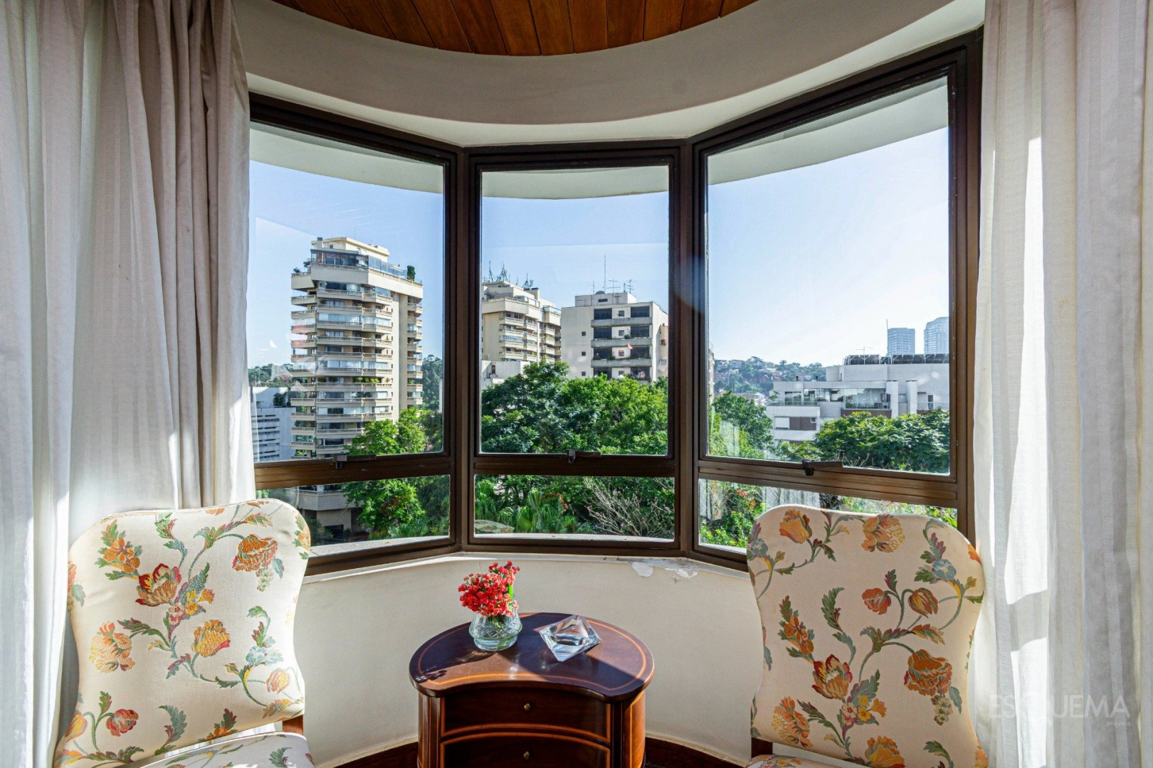 Apartamento com 4 suítes em rua tranquila do Real Parque - Imagem 14