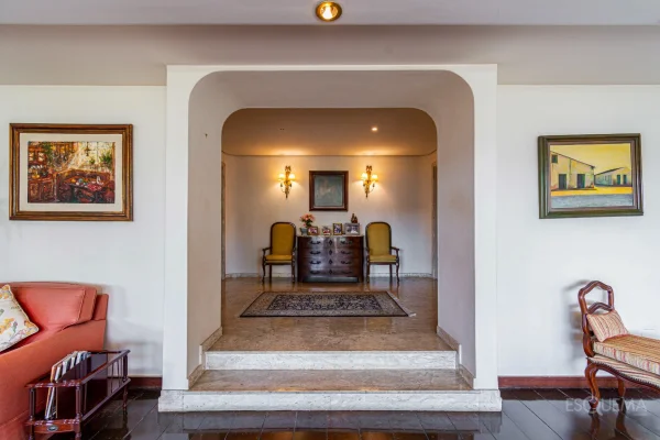 Apartamento com 4 suítes em rua tranquila do Real Parque