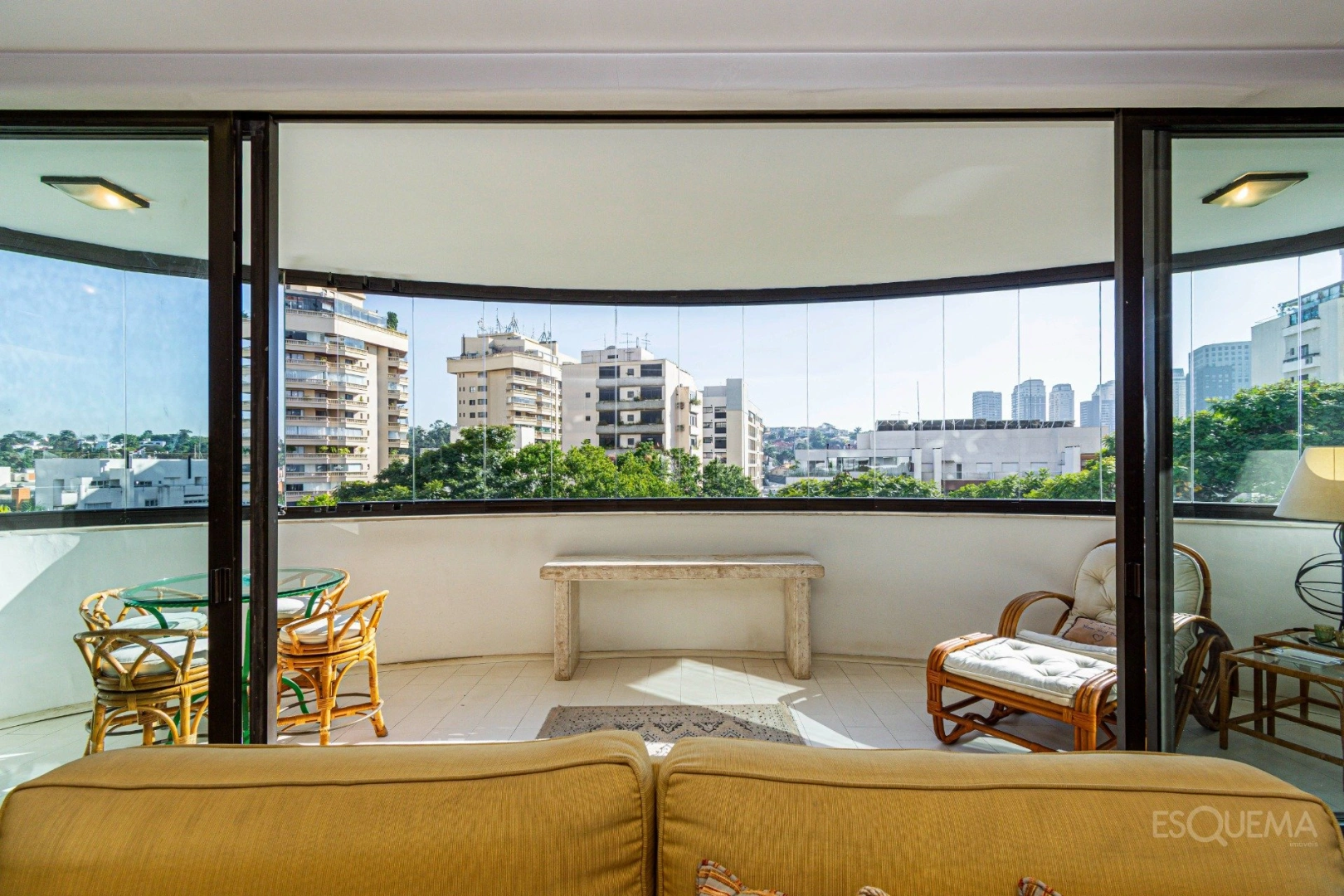 Apartamento com 4 suítes em rua tranquila do Real Parque - Imagem 3