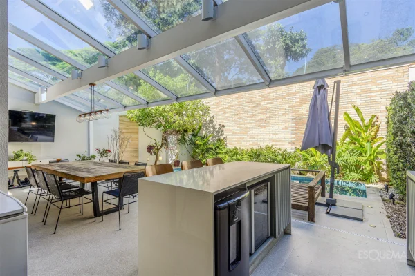 Casa em condomínio com piscina e área gourmet no Alto da Boa Vista