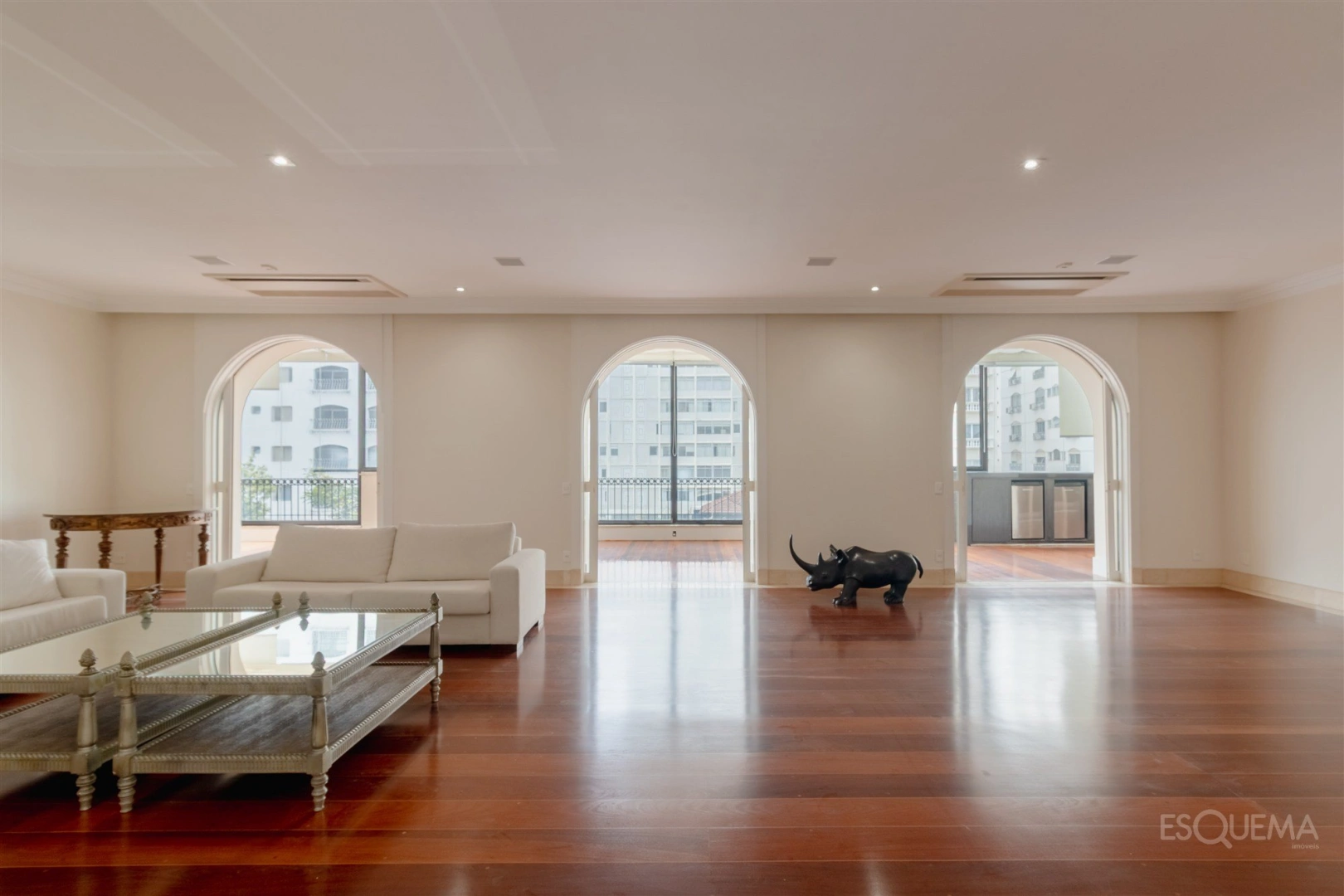 Apartamento garden com 653 m² e ampla área externa nos Jardins - Imagem 1