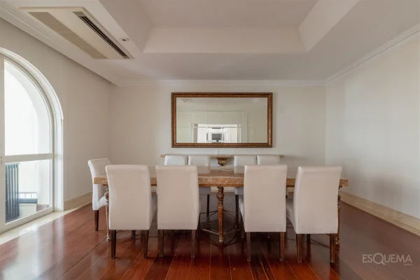Apartamento garden com 653 m² e ampla área externa nos Jardins