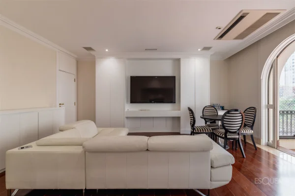 Apartamento garden com 653 m² e ampla área externa nos Jardins