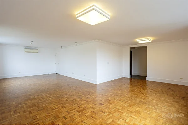 Apartamento com vista para o Clube Pinheiros no Jardim Europa