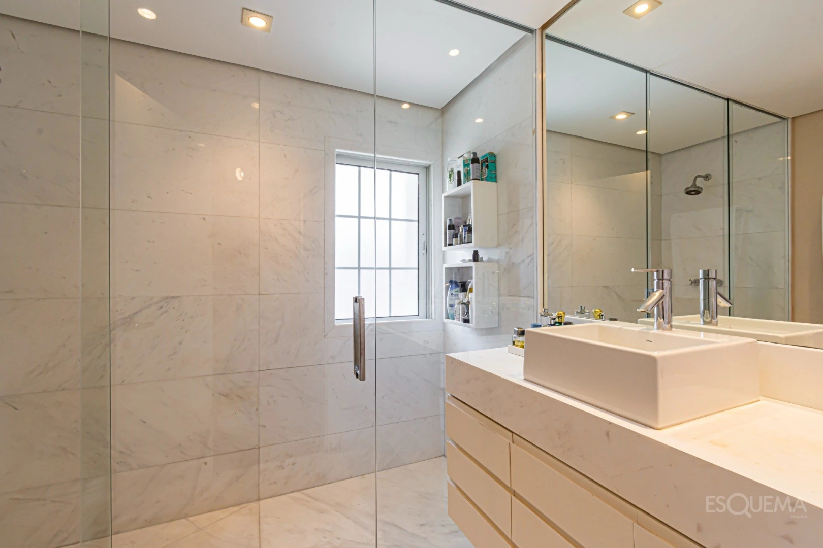 Casa em condomínio com piscina e área gourmet - Imagem 12