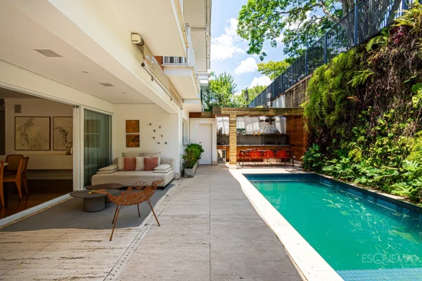 Casa em condomínio com piscina e área gourmet