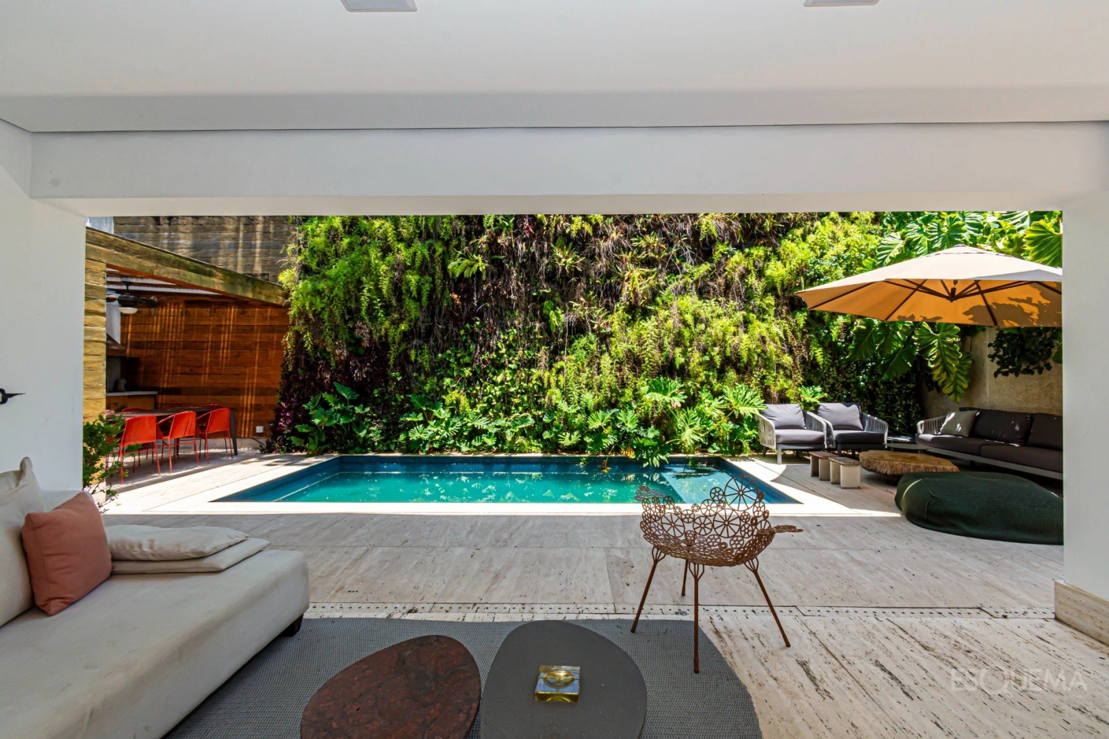 Casa em condomínio com piscina e área gourmet - Imagem 2