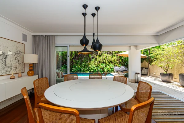 Casa em condomínio com piscina e área gourmet