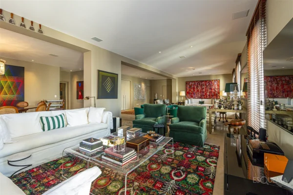 Apartamento Lindenberg em edifício neoclássico no Jardim América