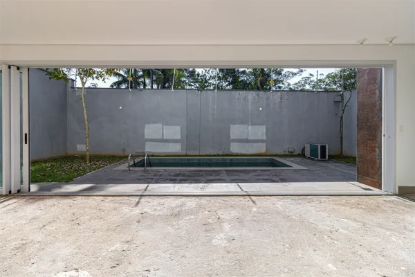 Casa nova em condomínio com piscina no Alto da Boa Vista