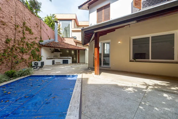Casa com piscina no Alto da Boa Vista