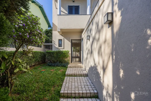 Casa com projeto de Bi Chrisóstomo no Jardim Paulista