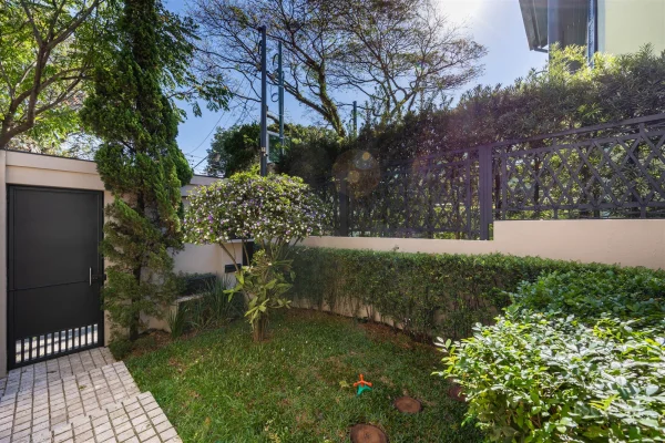 Casa com projeto de Bi Chrisóstomo no Jardim Paulista