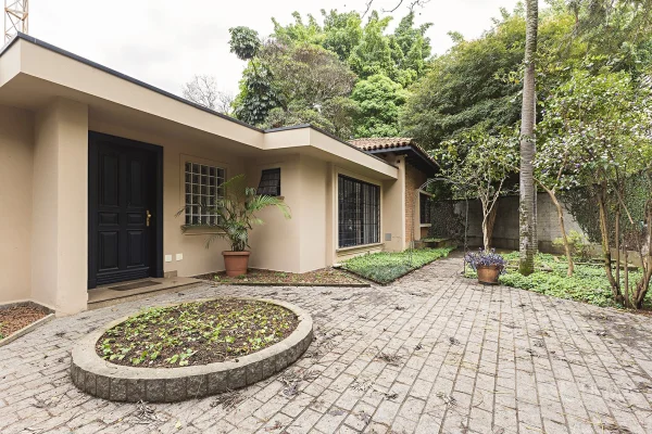 Casa em terreno com 568 m² entre a Vila Madalena e Pinheiros