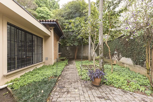 Casa em terreno com 568 m² entre a Vila Madalena e Pinheiros