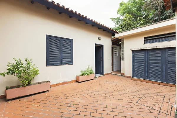Casa em terreno com 568 m² entre a Vila Madalena e Pinheiros