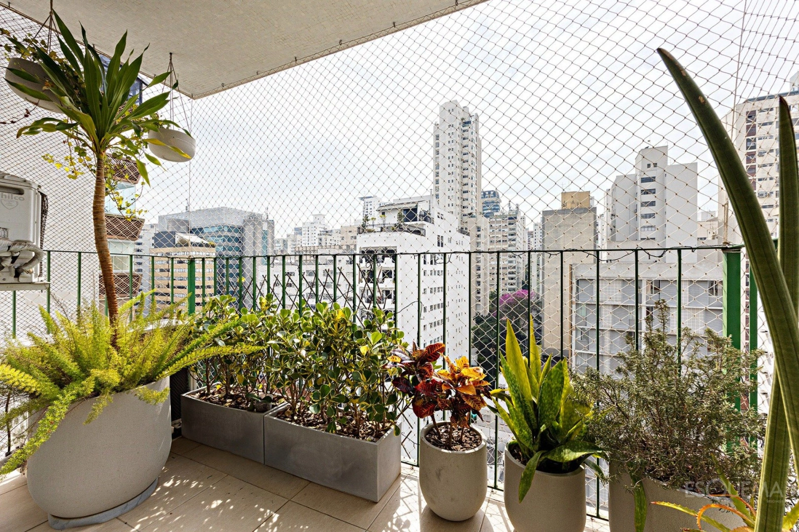 Jardim Paulista, na parte plana, com reforma contemporânea e endereço privilegiado - Imagem 14