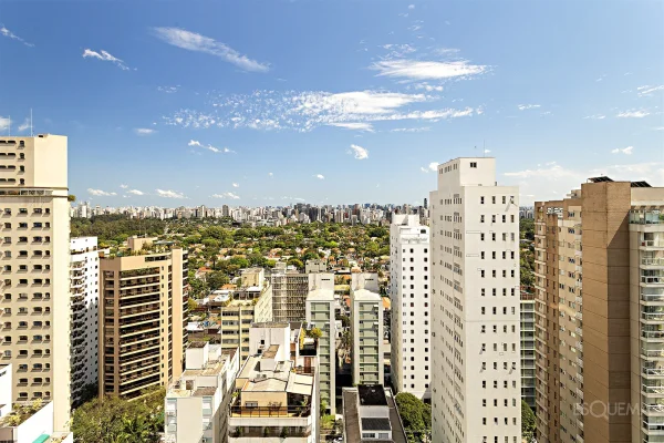Cobertura duplex com piscina e vista aberta no Jardim Paulista