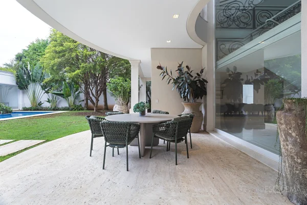 Casa com ambientes amplos na Vila Nova Conceição