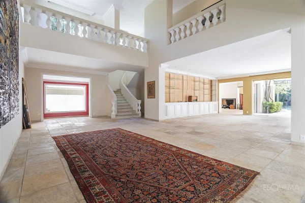 Casa de arquitetura clássica em terreno de 1.040 m² no Jardim Europa