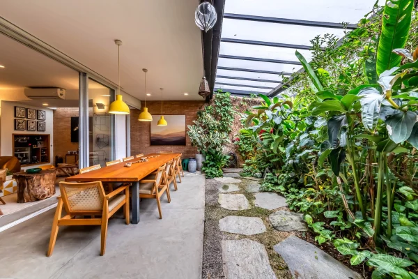 Casa em rua fechada com rooftop e jardim no Alto de Pinheiros
