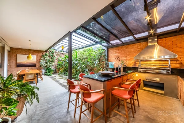 Casa em rua fechada com rooftop e jardim no Alto de Pinheiros