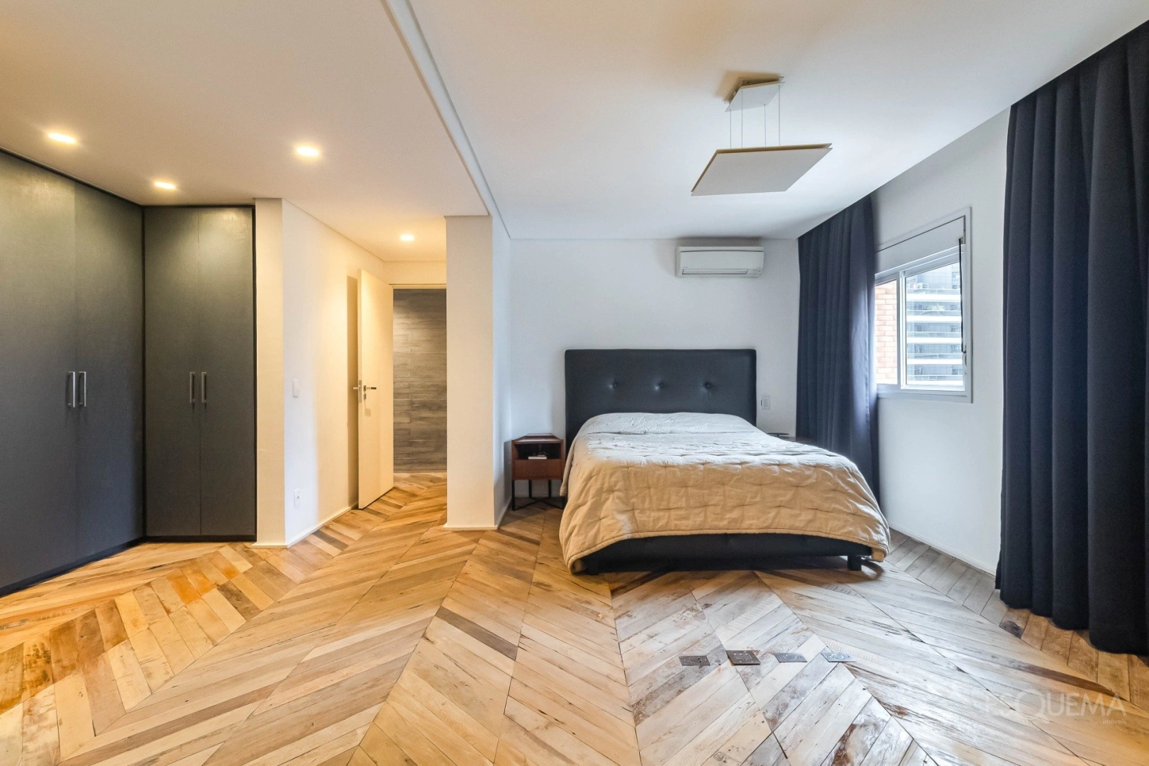 Apartamento reformado com janelas piso-teto no Itaim Bibi - Imagem 11