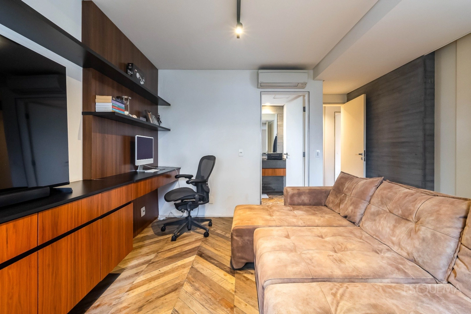Apartamento reformado com janelas piso-teto no Itaim Bibi - Imagem 13