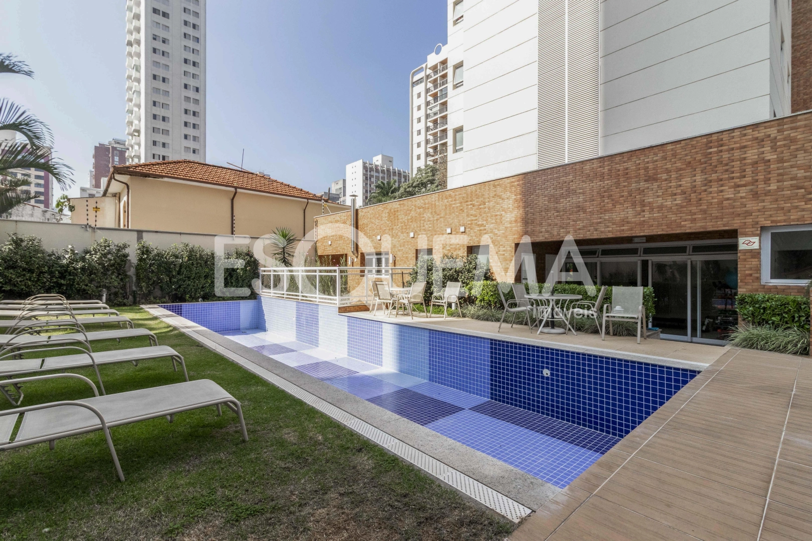Apartamento reformado com janelas piso-teto no Itaim Bibi - Imagem 14