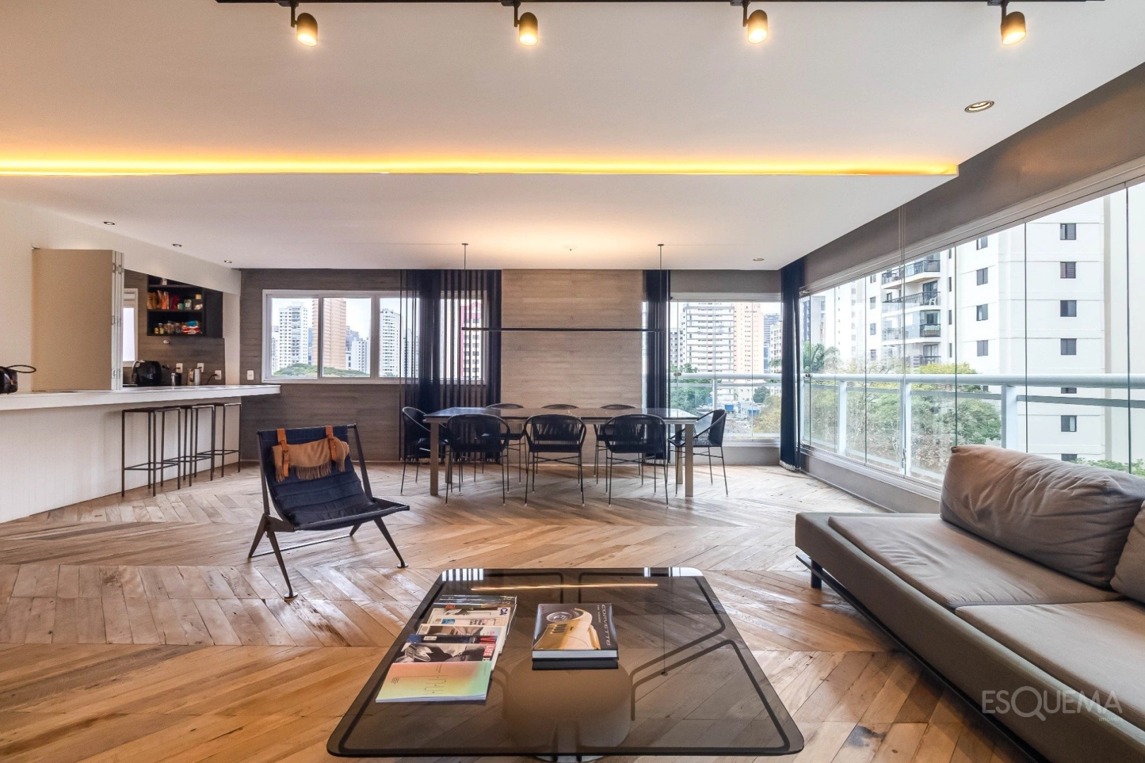 Apartamento reformado com janelas piso-teto no Itaim Bibi - Imagem 1