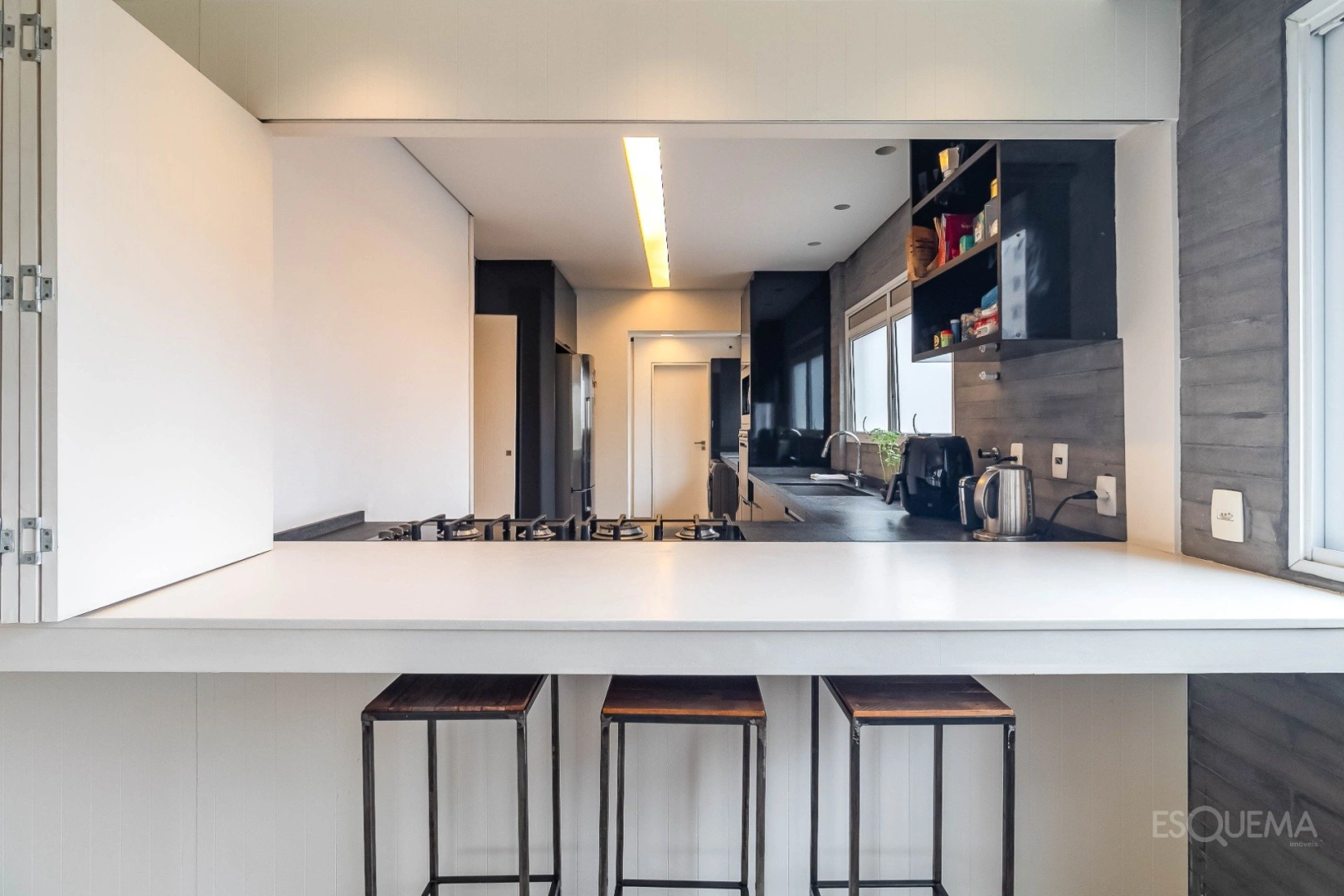 Apartamento reformado com janelas piso-teto no Itaim Bibi - Imagem 5