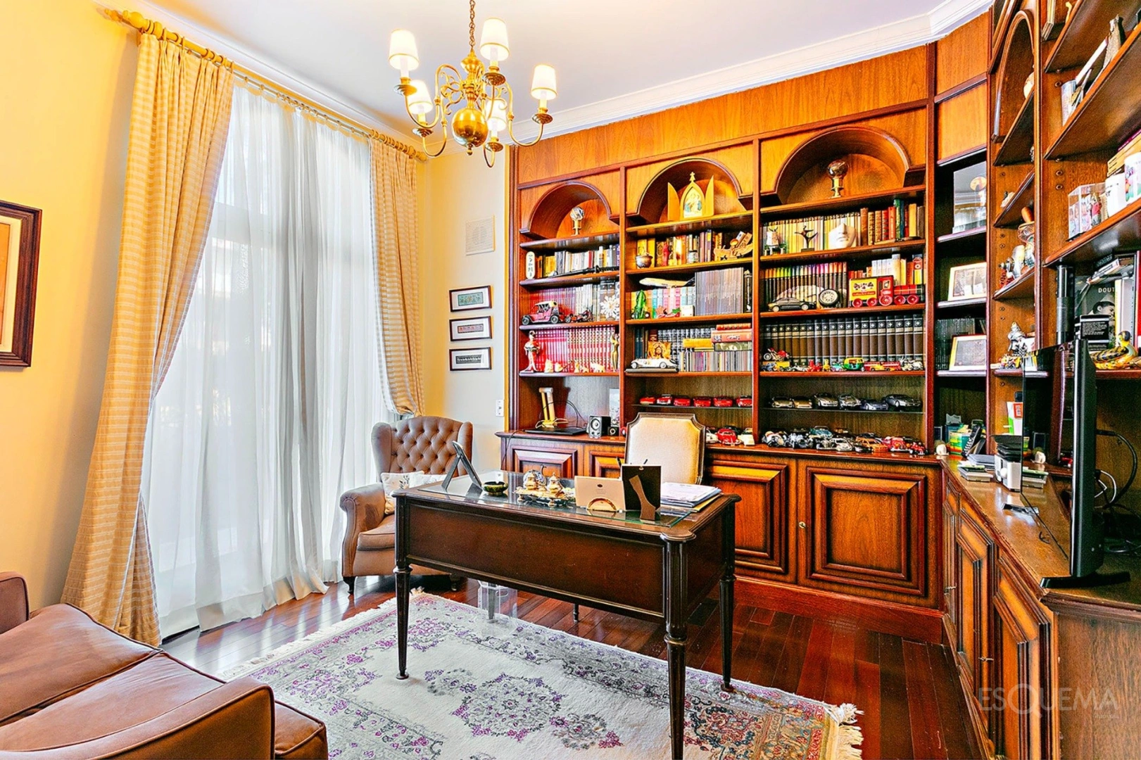 Casa clássica com amplo jardim no Jardim Guedala - Imagem 6