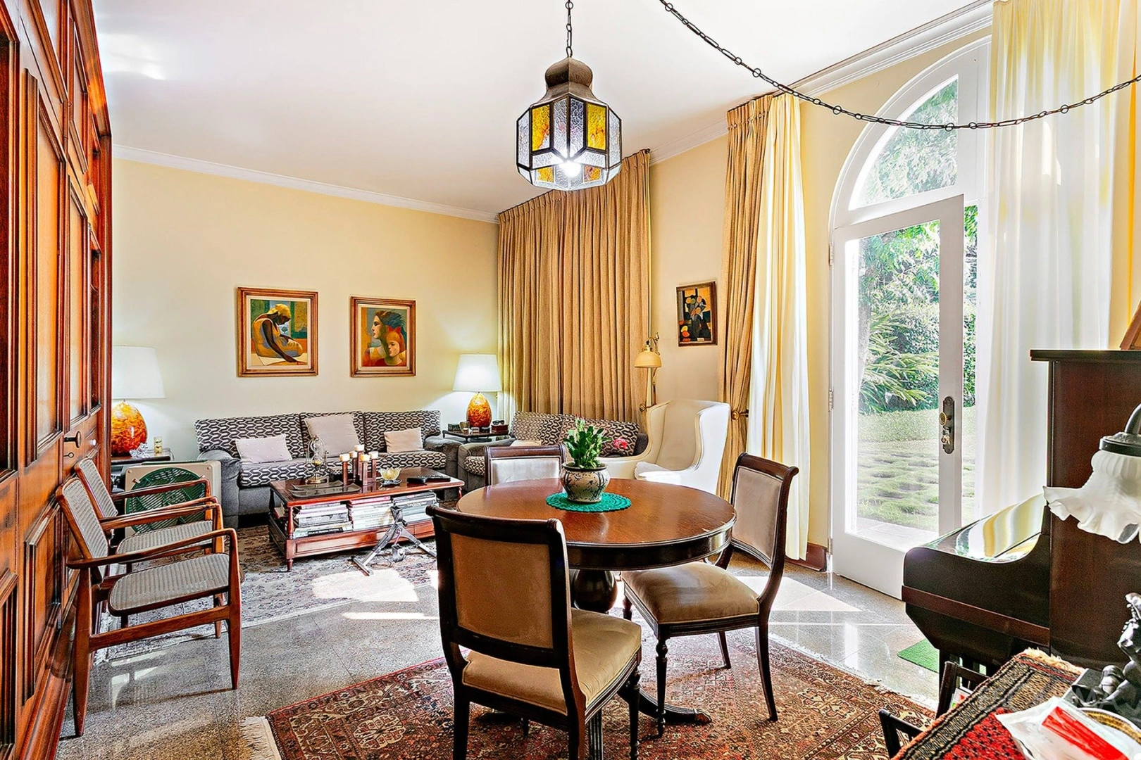 Casa clássica com amplo jardim no Jardim Guedala - Imagem 9
