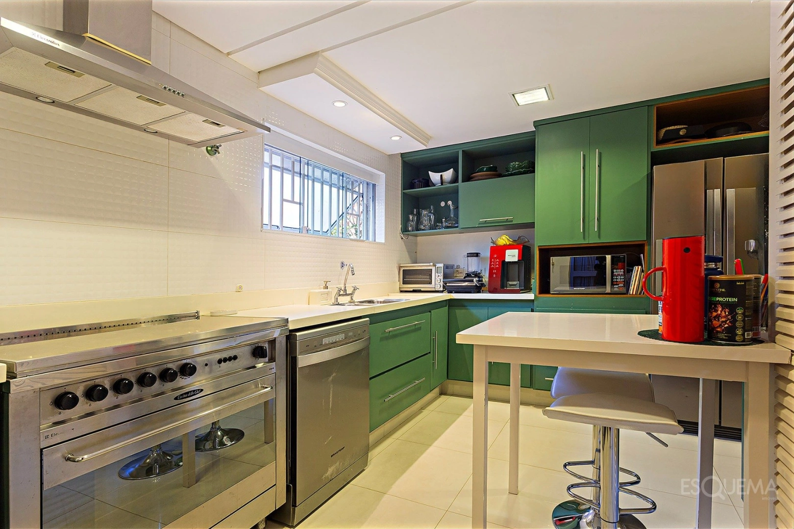 Casa de vila reformada com áreas sociais voltadas ao verde - Imagem 14