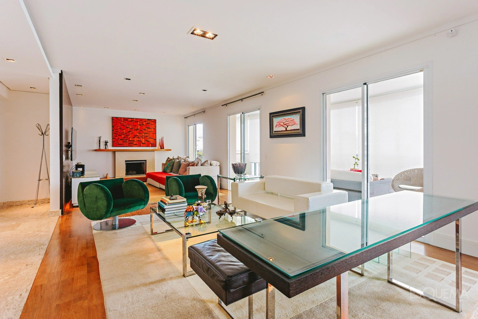 Apartamento reformado em andar alto, com lareira e jacuzzi - Imagem 3