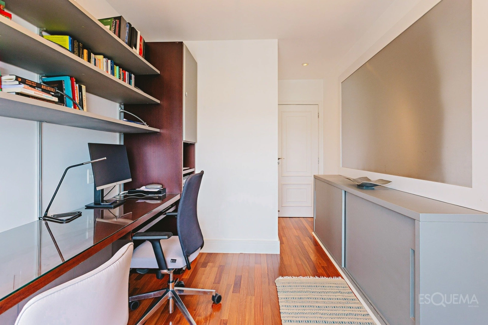 Apartamento reformado em andar alto, com lareira e jacuzzi - Imagem 7