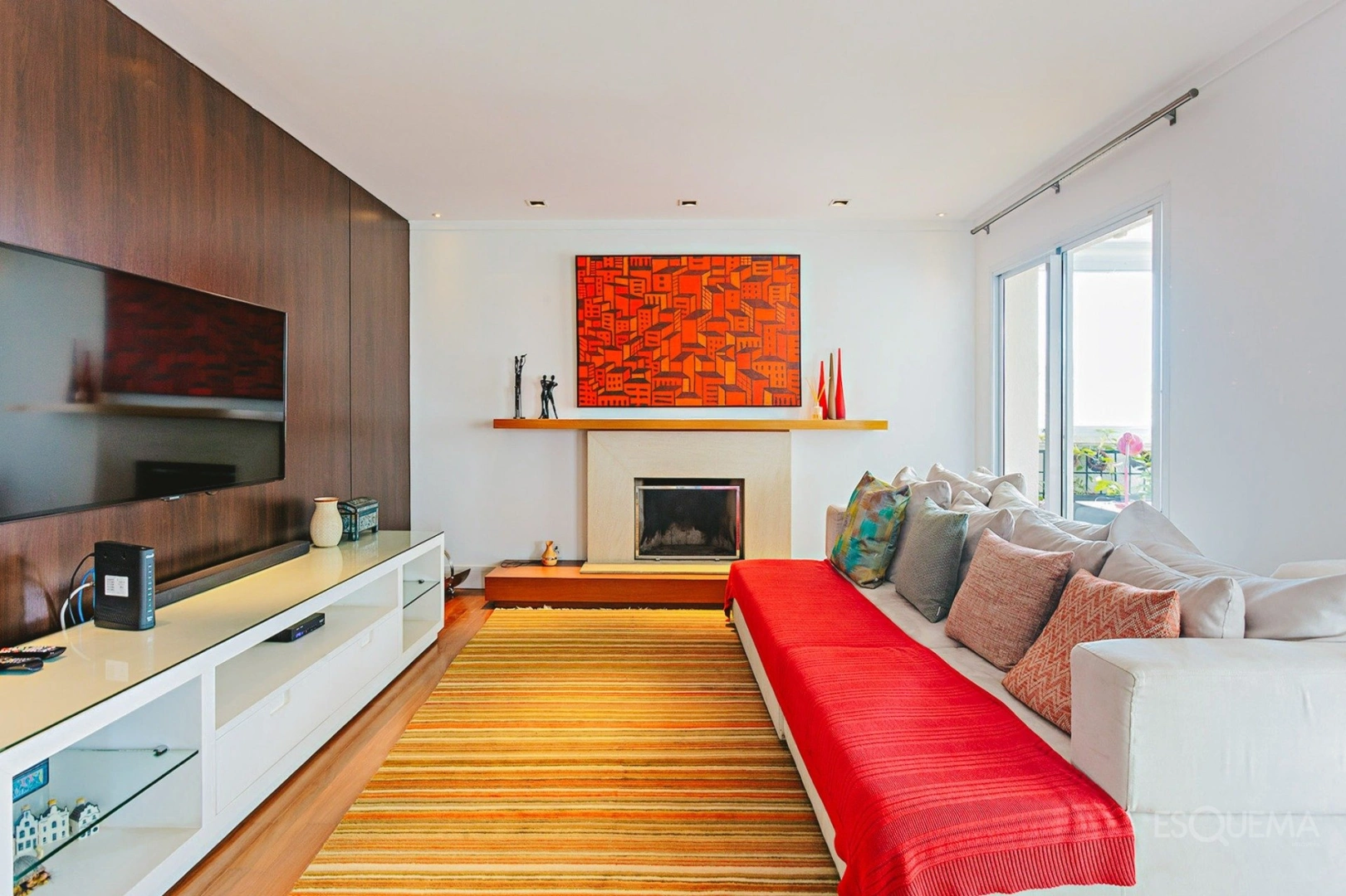 Apartamento reformado em andar alto, com lareira e jacuzzi - Imagem 9