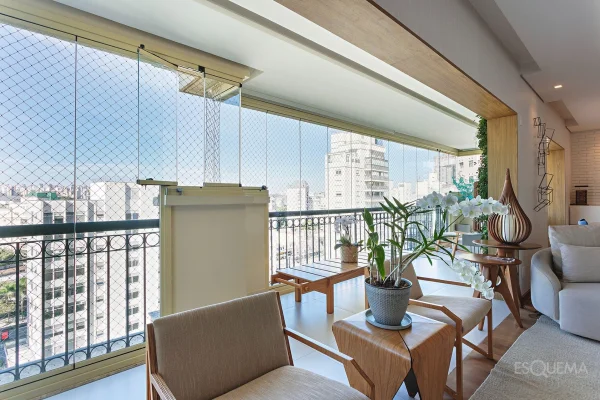 Varanda envidraçada, área gourmet integrada e localização próxima do Ibirapuera