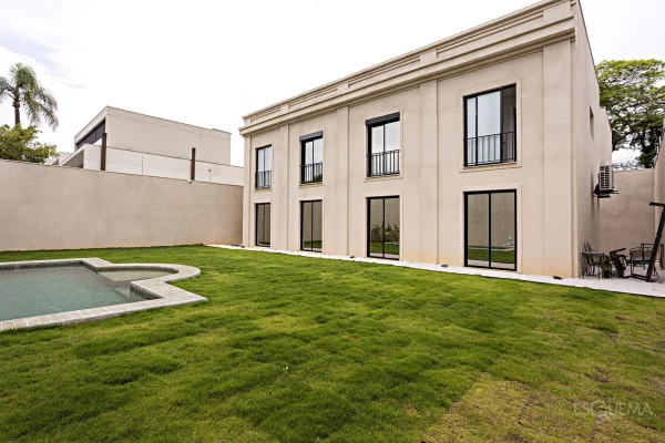 Casa com amplo jardim e piscina no Jardim Guedala