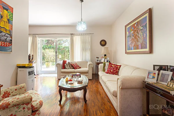 Casa para retrofit em zoneamento ZM em Moema