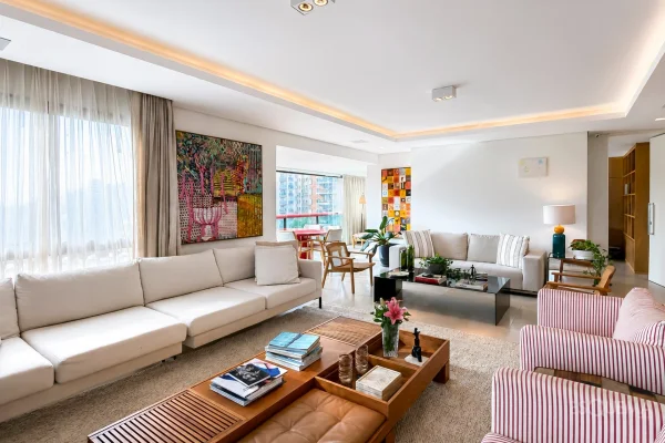 Apartamento reformado com 314 m² ao lado do Clube Pinheiros