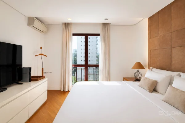 Apartamento reformado com 314 m² ao lado do Clube Pinheiros
