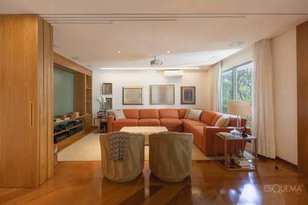 Apartamento reformado por Marina Linhares próximo ao Parque Ibirapuera