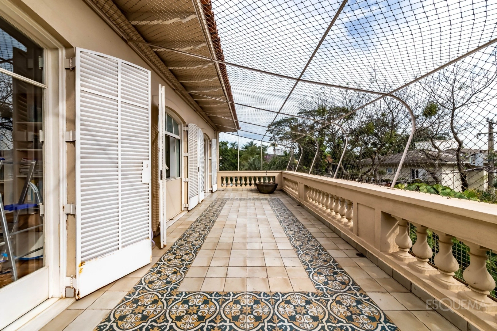 Casa clássica cercada por jardins no Pacaembu - Imagem 10