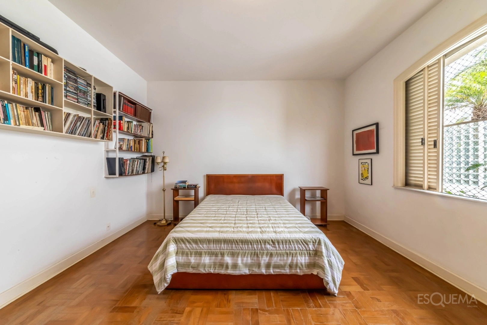 Casa clássica cercada por jardins no Pacaembu - Imagem 13