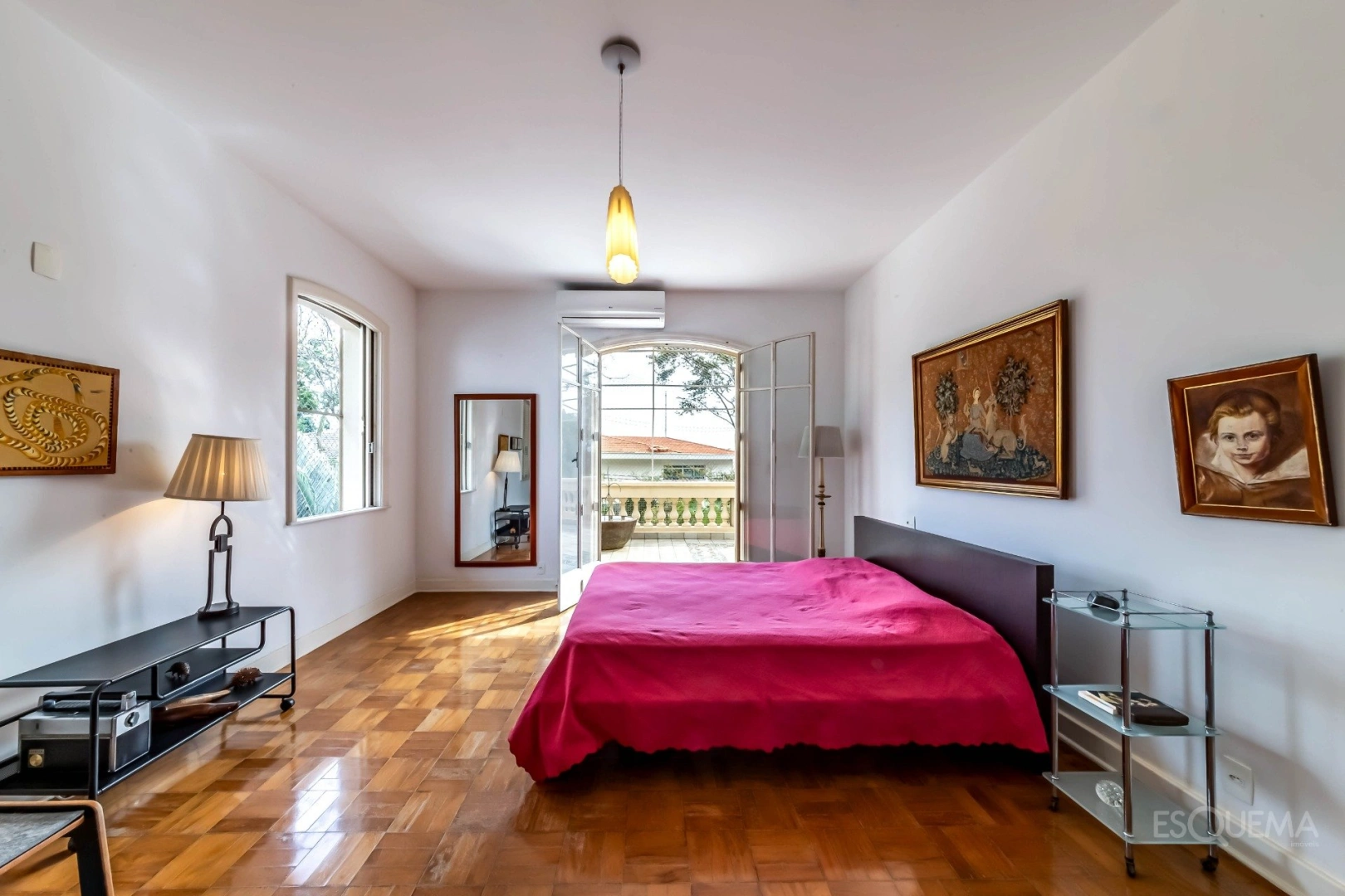 Casa clássica cercada por jardins no Pacaembu - Imagem 6