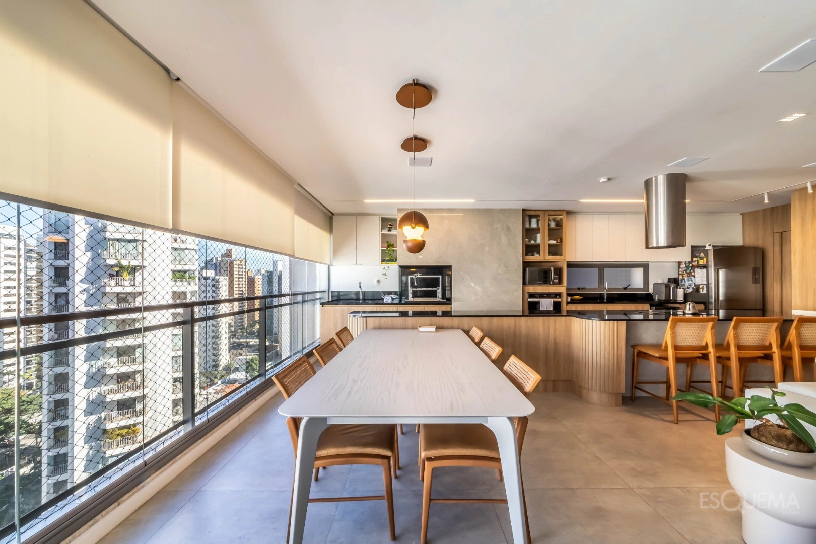 Casa clássica cercada por jardins no Pacaembu - Imagem 4
